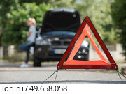 warning triangle behind his broken car. Стоковое фото, агентство Ingram Publishing / Фотобанк Лори