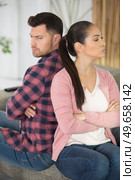 couple sulking back-to-back after an argument. Стоковое фото, агентство Ingram Publishing / Фотобанк Лори