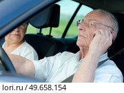 senior man driver calling at the same time. Стоковое фото, агентство Ingram Publishing / Фотобанк Лори