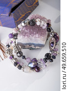 stylish jewelry bracelet with semiprecious and amethyst  crystal around  white background. hobby and fashion concept. close up. Стоковое фото, агентство Ingram Publishing / Фотобанк Лори