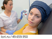 radiologic technician and patient being scanned. Стоковое фото, агентство Ingram Publishing / Фотобанк Лори