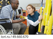 disabled man shopping in a hardware store. Стоковое фото, агентство Ingram Publishing / Фотобанк Лори