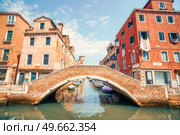 Bridge over a small Venice street canal in Italy on a beautiful summer day. Стоковое фото, агентство Ingram Publishing / Фотобанк Лори