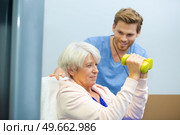 thoughtful female retiree pumping iron. Стоковое фото, агентство Ingram Publishing / Фотобанк Лори