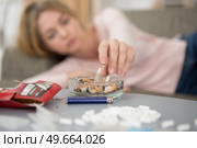 close-up of cigarette in ashtray. Стоковое фото, агентство Ingram Publishing / Фотобанк Лори