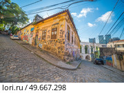 Popular bohemian area of ??Santa Teresa in Rio de Janeiro. Historic buildings are painted with graffiti. Стоковое фото, агентство Ingram Publishing / Фотобанк Лори