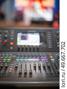 DJ mixing console. Tune in before a concert. Стоковое фото, агентство Ingram Publishing / Фотобанк Лори