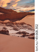 Valle de la Luna (Moon Valley) close to San Pedro de Atacama, Chile. Стоковое фото, агентство Ingram Publishing / Фотобанк Лори