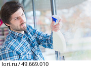 window washer working at building outdoor. Стоковое фото, агентство Ingram Publishing / Фотобанк Лори