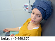 a disheartened woman during chemotherapy. Стоковое фото, агентство Ingram Publishing / Фотобанк Лори