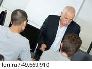 rear view of students by computers listening to teacher. Стоковое фото, агентство Ingram Publishing / Фотобанк Лори