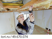 portait of a woman working with wood. Стоковое фото, агентство Ingram Publishing / Фотобанк Лори