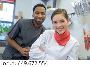 portrait of smiling male and female bakers. Стоковое фото, агентство Ingram Publishing / Фотобанк Лори