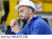 portrait of a worker smokes cigarette. Стоковое фото, агентство Ingram Publishing / Фотобанк Лори