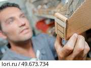 a mechanic is storing data. Стоковое фото, агентство Ingram Publishing / Фотобанк Лори