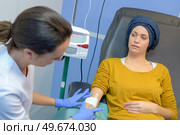 a cancer patient for check-up. Стоковое фото, агентство Ingram Publishing / Фотобанк Лори