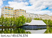 Чистые пруды. Весенний день. Москва. Россия. Редакционное фото, фотограф E. O. / Фотобанк Лори