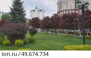 Voronezh, Russia, May 9, 2025: Beautiful landscape of Romanovsky Square and the hotel building in summer. Редакционное видео, видеограф Катерина Белякина / Фотобанк Лори