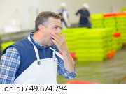 a man at work yawning. Стоковое фото, агентство Ingram Publishing / Фотобанк Лори