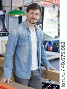 portrait of a game store. Стоковое фото, агентство Ingram Publishing / Фотобанк Лори