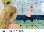 portrait of woman defending handball goal. Стоковое фото, агентство Ingram Publishing / Фотобанк Лори
