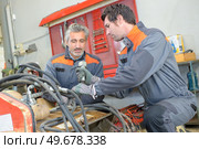 two mechanics are at work. Стоковое фото, агентство Ingram Publishing / Фотобанк Лори