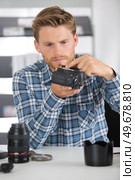 disassembled camera and photographer working. Стоковое фото, агентство Ingram Publishing / Фотобанк Лори