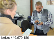 he is calculating the estimate. Стоковое фото, агентство Ingram Publishing / Фотобанк Лори