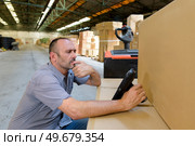 warehouse worker or supervisor with barcode scanner. Стоковое фото, агентство Ingram Publishing / Фотобанк Лори
