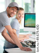 woman and man repairing desktop computer at service center. Стоковое фото, агентство Ingram Publishing / Фотобанк Лори