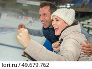 Couple cheering on their ice hockey team. Стоковое фото, агентство Ingram Publishing / Фотобанк Лори