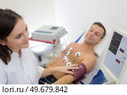 doctor measuring blood pressure of patient with electrodes. Стоковое фото, агентство Ingram Publishing / Фотобанк Лори