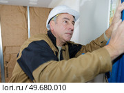 builder next to an isulation wall. Стоковое фото, агентство Ingram Publishing / Фотобанк Лори