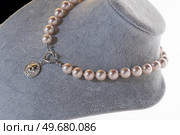author beautiful  pearls necklaces demonstrated on maneken. fashion and jewelry concept. Стоковое фото, агентство Ingram Publishing / Фотобанк Лори