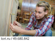 carpenter using vernier caliper in workshop. Стоковое фото, агентство Ingram Publishing / Фотобанк Лори