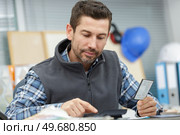 businessman or accountant working with calculator. Стоковое фото, агентство Ingram Publishing / Фотобанк Лори