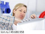 blonde handywoman cleaning fixing ventilation system. Стоковое фото, агентство Ingram Publishing / Фотобанк Лори