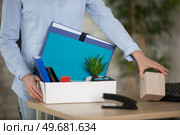 businessman holding a box with his stuff. Стоковое фото, агентство Ingram Publishing / Фотобанк Лори