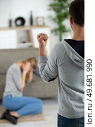 man beating helpless woman at home. Стоковое фото, агентство Ingram Publishing / Фотобанк Лори