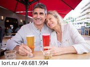 aged couple having a beer in a bar. Стоковое фото, агентство Ingram Publishing / Фотобанк Лори