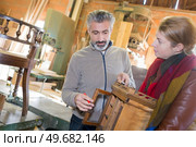 successful shop assistant working with customer in kitchen furniture store. Стоковое фото, агентство Ingram Publishing / Фотобанк Лори
