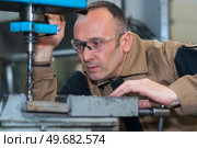 portrait of master drilling machine. Стоковое фото, агентство Ingram Publishing / Фотобанк Лори