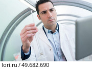 doktor checking results in a tablet. Стоковое фото, агентство Ingram Publishing / Фотобанк Лори