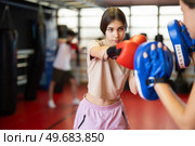 Girl in boxing gloves hits punch mitts. Стоковое фото, фотограф Яков Филимонов / Фотобанк Лори