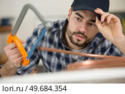 worker cutting the copper pipe of air conditioner. Стоковое фото, агентство Ingram Publishing / Фотобанк Лори