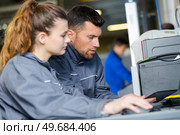portrait of team assembling electrical parts. Стоковое фото, агентство Ingram Publishing / Фотобанк Лори