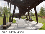 Пергола в Тюфелевой роще в Москве (2021 год). Редакционное фото, фотограф Солодовникова Елена / Фотобанк Лори