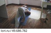 Man performing supta matsyendrasana yoga pose variations. Стоковое видео, видеограф Константин Шишкин / Фотобанк Лори