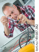 a technician with electricity measurer. Стоковое фото, агентство Ingram Publishing / Фотобанк Лори