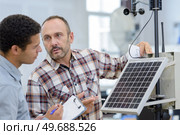 men working on a photovoltaic solar plant. Стоковое фото, агентство Ingram Publishing / Фотобанк Лори